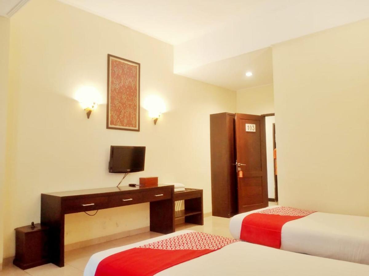 Oyo 90102 Edotel Hotel By Dbest Hospitality Бандунг Екстер'єр фото